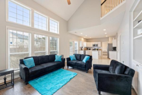 Comfy 5Bedroom Gem! Fenced Back Yard, Game Room, Free Parking, Snacks, Pet Okay!